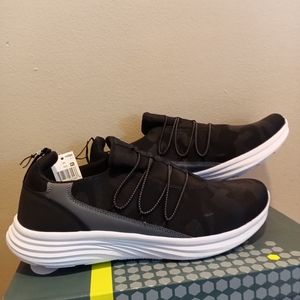 293) MTA sports mens athletic shoes. NWT. Jay.